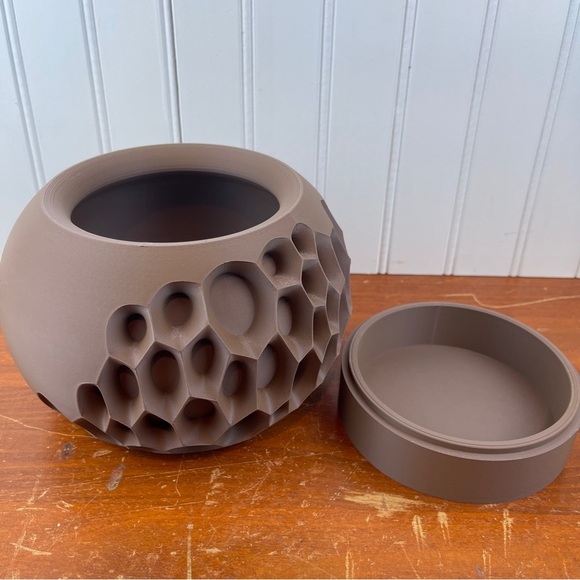 Indoor Flower Pot, The Virus Planter Pot, Houseplants, Ecofriendly - Picture 9 of 10